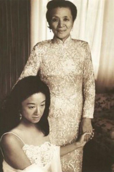 Вечно молодая и трудолюбивая: чем 70-летняя Вера Вонг покоряет мир моды, звездных невест и пользователей сети
