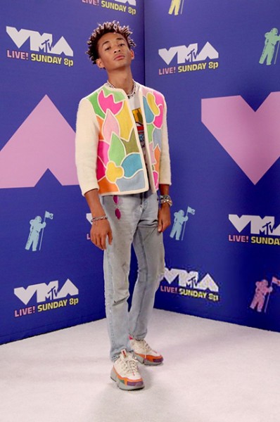 Белла Хадид, Майли Сайрус, Леди Гага и другие на красной дорожке премии MTV Video Music Awards Белла Хадид, Майли Сайрус, Леди Гага и другие на красной дорожке премии MTV Video Music Awards