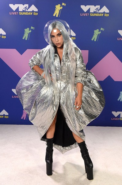 Белла Хадид, Майли Сайрус, Леди Гага и другие на красной дорожке премии MTV Video Music Awards Белла Хадид, Майли Сайрус, Леди Гага и другие на красной дорожке премии MTV Video Music Awards