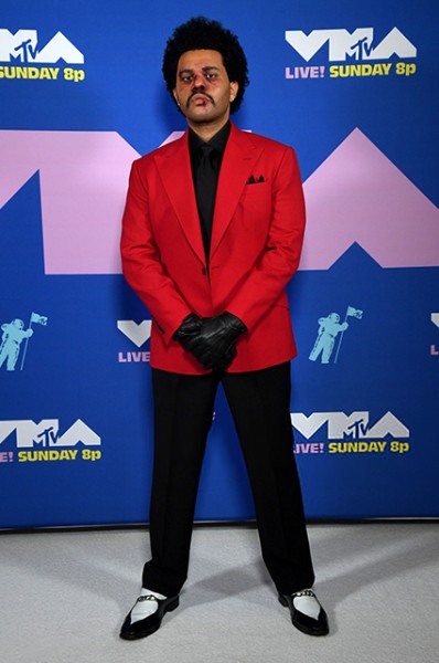 Белла Хадид, Майли Сайрус, Леди Гага и другие на красной дорожке премии MTV Video Music Awards Белла Хадид, Майли Сайрус, Леди Гага и другие на красной дорожке премии MTV Video Music Awards