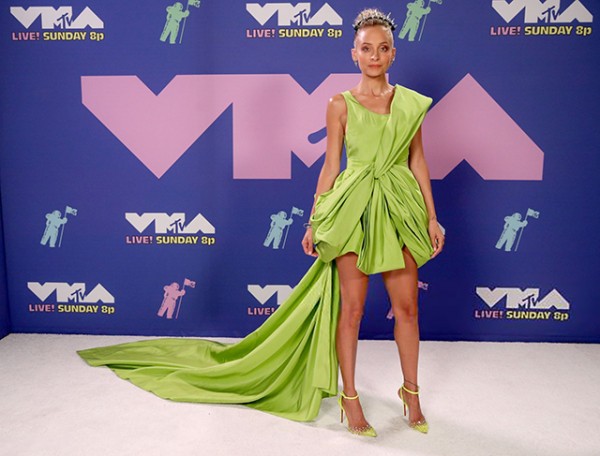 Белла Хадид, Майли Сайрус, Леди Гага и другие на красной дорожке премии MTV Video Music Awards Белла Хадид, Майли Сайрус, Леди Гага и другие на красной дорожке премии MTV Video Music Awards