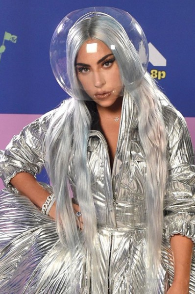 Белла Хадид, Майли Сайрус, Леди Гага и другие на красной дорожке премии MTV Video Music Awards Белла Хадид, Майли Сайрус, Леди Гага и другие на красной дорожке премии MTV Video Music Awards