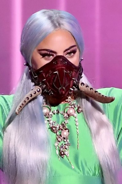 Космос, БДСМ, кутюр: разбираем 9 образов Леди Гаги на премии MTV VMA Космос, БДСМ, кутюр: разбираем 9 образов Леди Гаги на премии MTV VMA