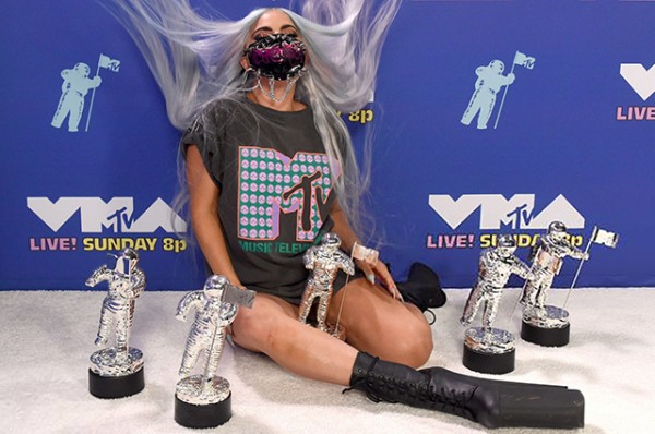Космос, БДСМ, кутюр: разбираем 9 образов Леди Гаги на премии MTV VMA Космос, БДСМ, кутюр: разбираем 9 образов Леди Гаги на премии MTV VMA
