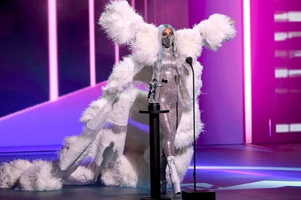 Космос, БДСМ, кутюр: разбираем 9 образов Леди Гаги на премии MTV VMA Космос, БДСМ, кутюр: разбираем 9 образов Леди Гаги на премии MTV VMA