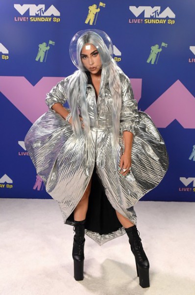 Космос, БДСМ, кутюр: разбираем 9 образов Леди Гаги на премии MTV VMA Космос, БДСМ, кутюр: разбираем 9 образов Леди Гаги на премии MTV VMA