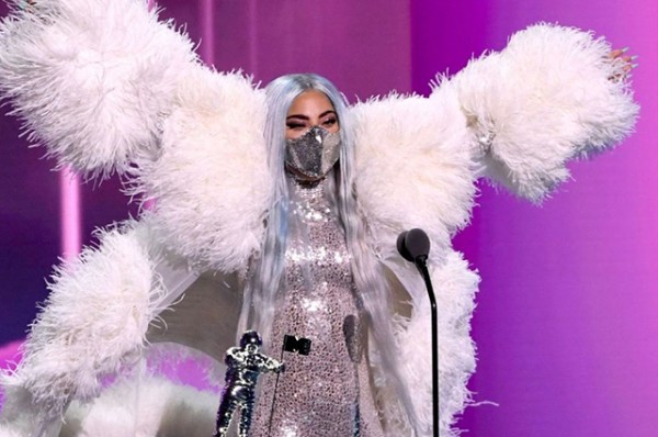 Космос, БДСМ, кутюр: разбираем 9 образов Леди Гаги на премии MTV VMA Космос, БДСМ, кутюр: разбираем 9 образов Леди Гаги на премии MTV VMA