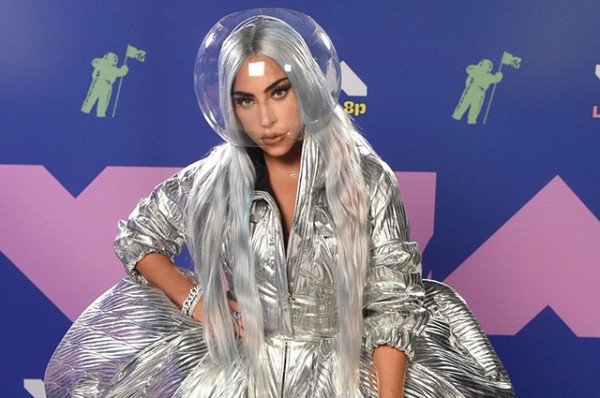 Космос, БДСМ, кутюр: разбираем 9 образов Леди Гаги на премии MTV VMA Космос, БДСМ, кутюр: разбираем 9 образов Леди Гаги на премии MTV VMA