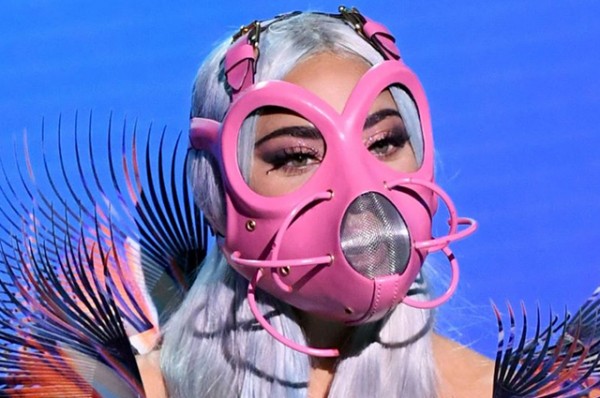 Космос, БДСМ, кутюр: разбираем 9 образов Леди Гаги на премии MTV VMA Космос, БДСМ, кутюр: разбираем 9 образов Леди Гаги на премии MTV VMA